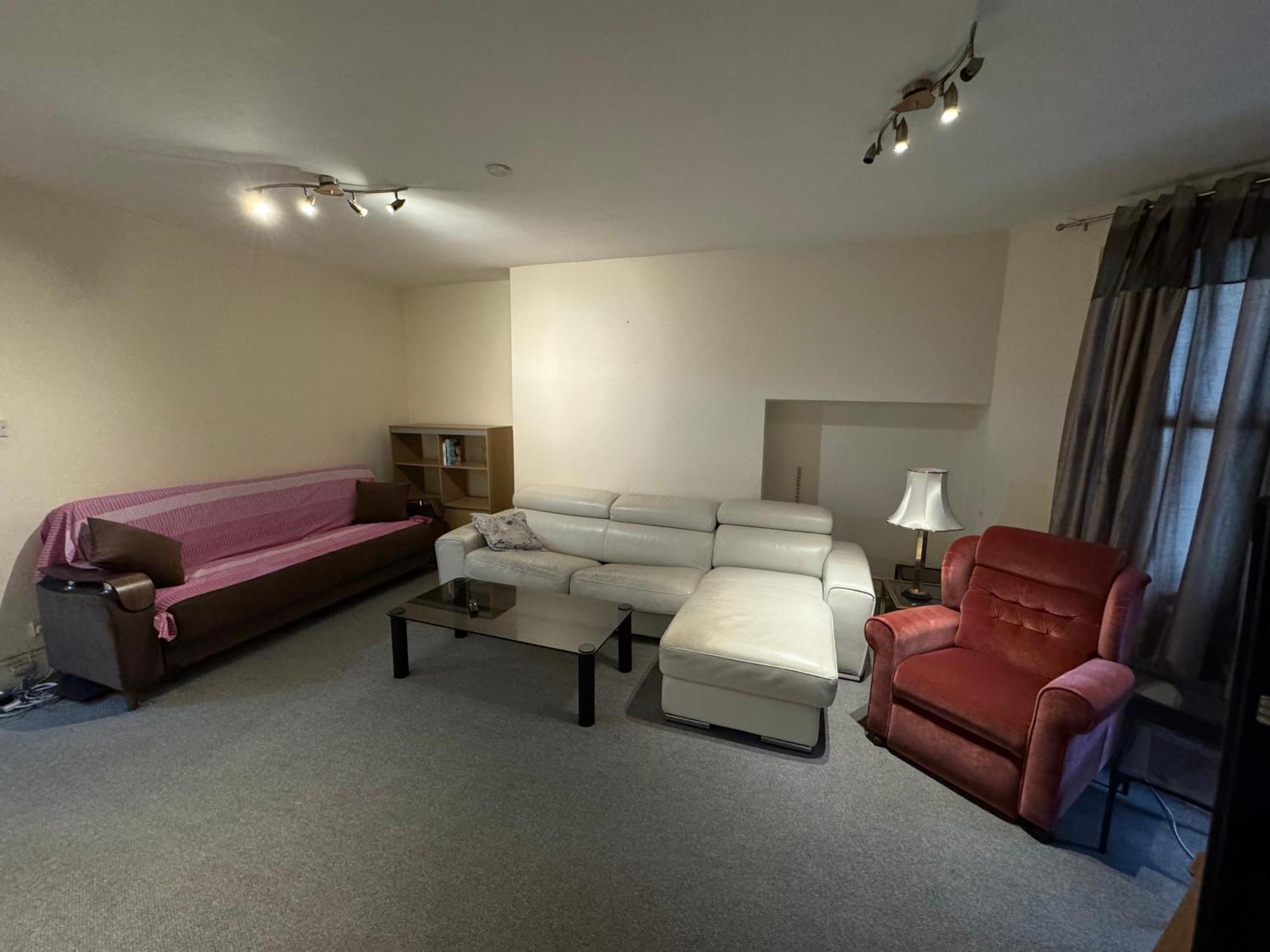 1 Bed Flat *